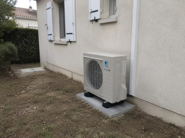 Installation unité extérieure — chantier JBV Clim Charente